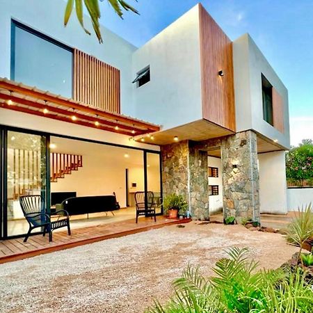 Into The Sun - Modern Holiday Home Албион Екстериор снимка