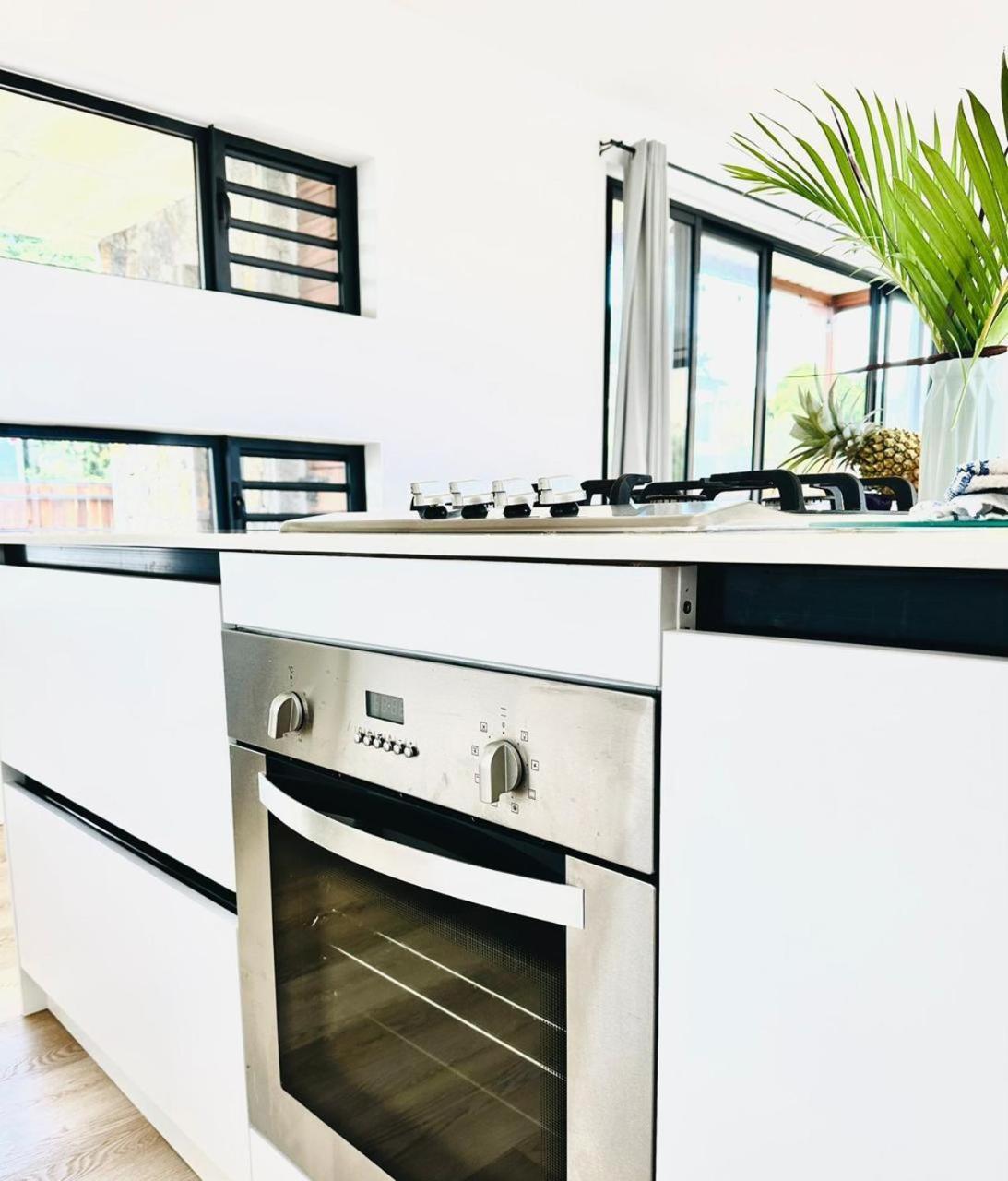 Into The Sun - Modern Holiday Home Албион Екстериор снимка