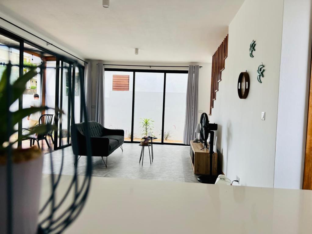 Into The Sun - Modern Holiday Home Албион Екстериор снимка