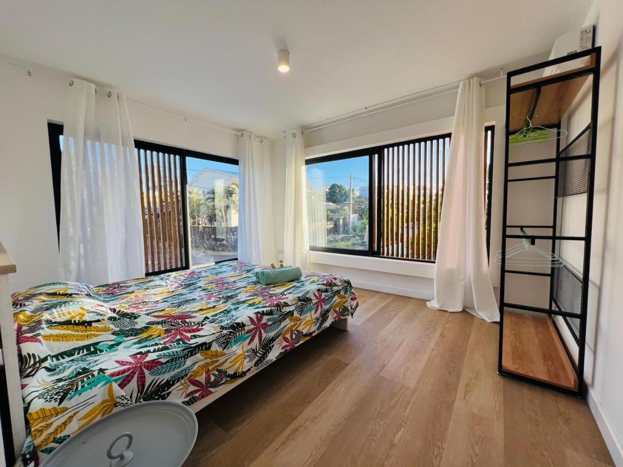 Into The Sun - Modern Holiday Home Албион Екстериор снимка